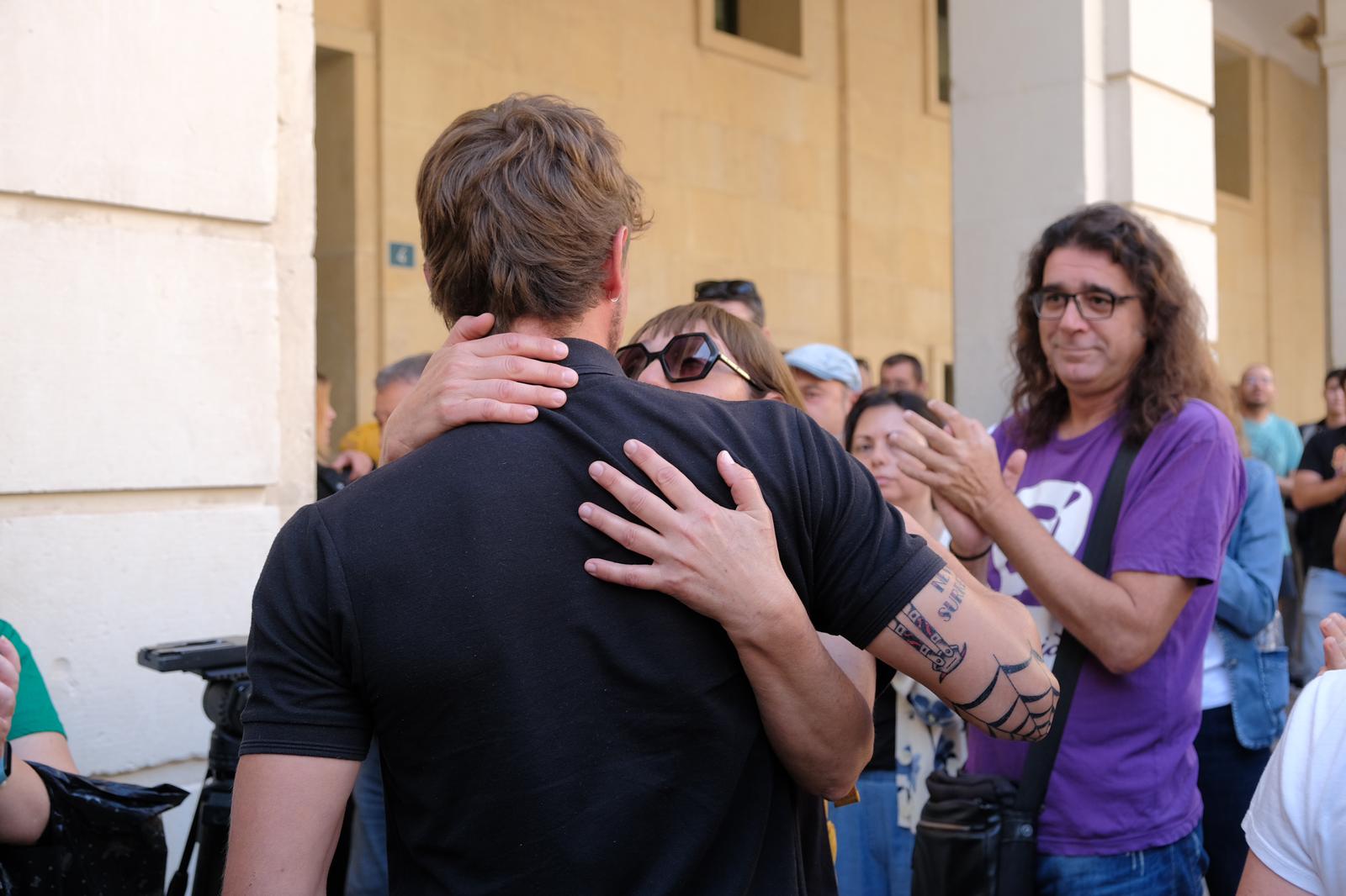 Las imágenes del juicio de los 14 jóvenes de pego que se enfrentaron a un grupo ultra de Gandía