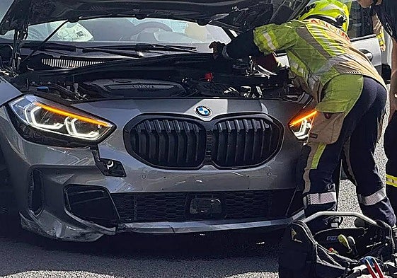Coche siniestrado este viernes en el centro de Alicante.