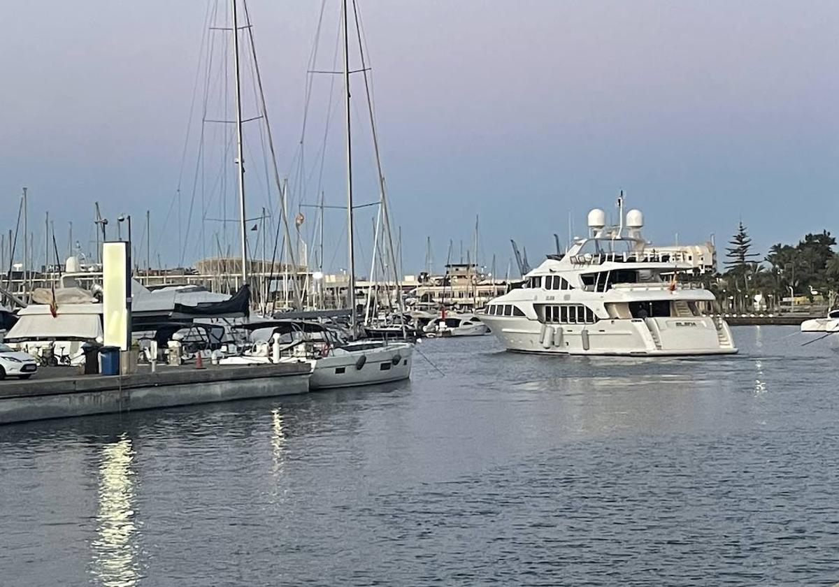 El yate de Ortiz sale a navegar de madrugada