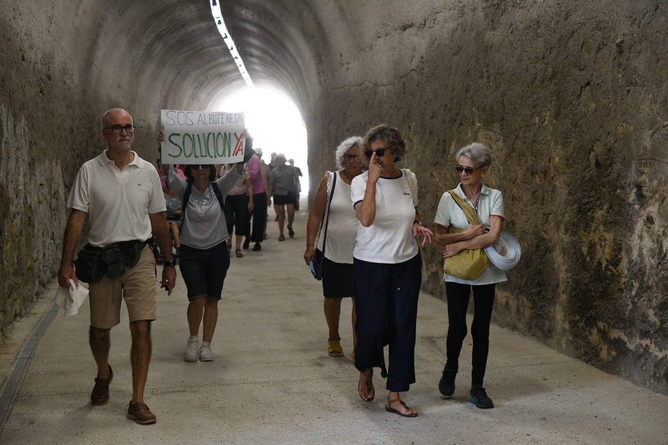 Un paseo por el nuevo verde sobre el mar de Alicante