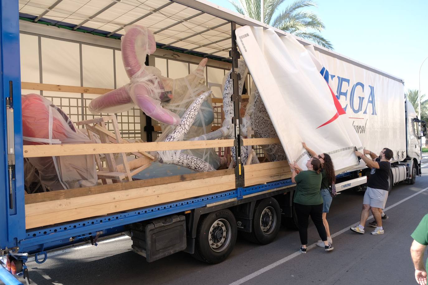 Las Hogueras empiezan a llenar las calles de Alicante