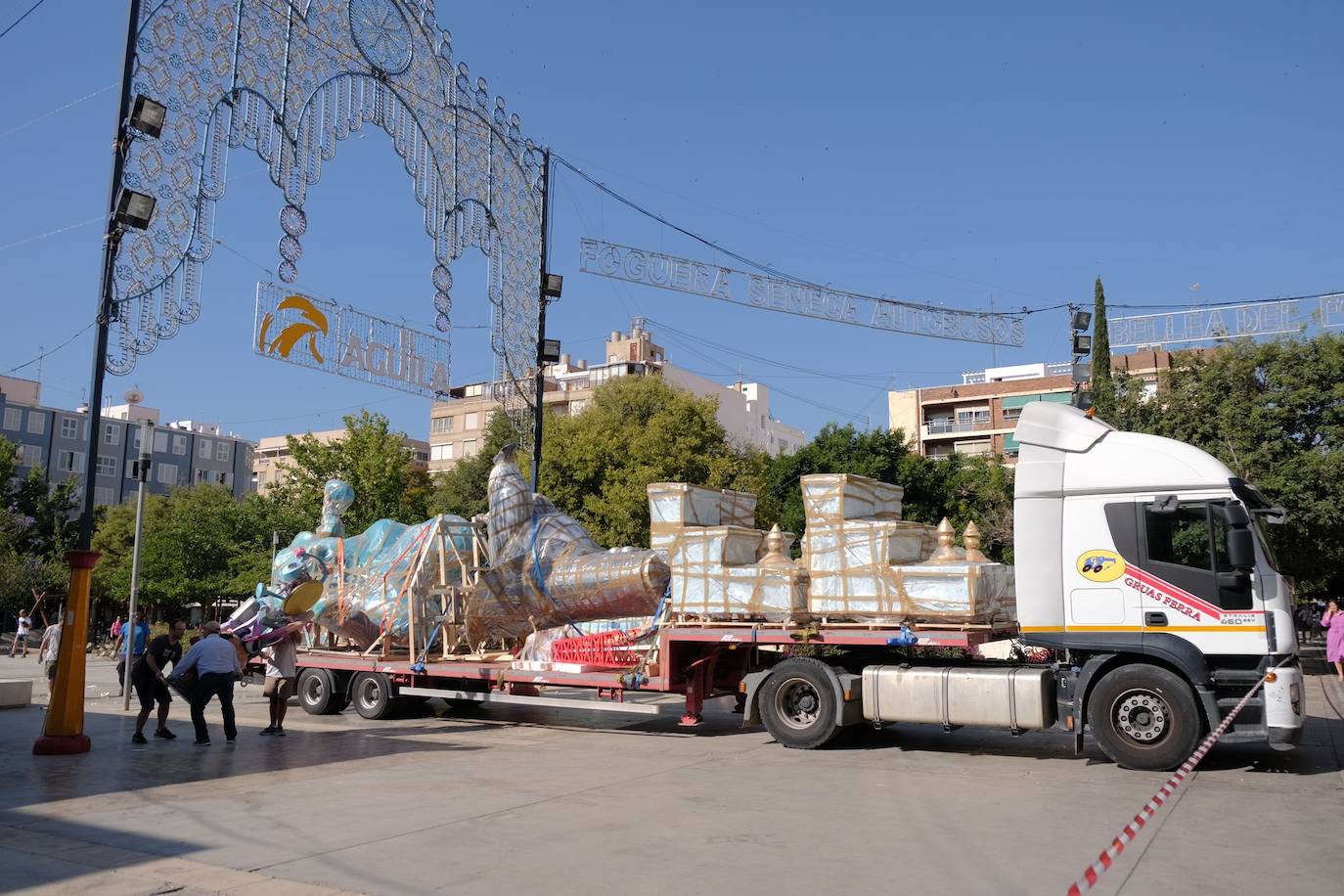 Las Hogueras empiezan a llenar las calles de Alicante