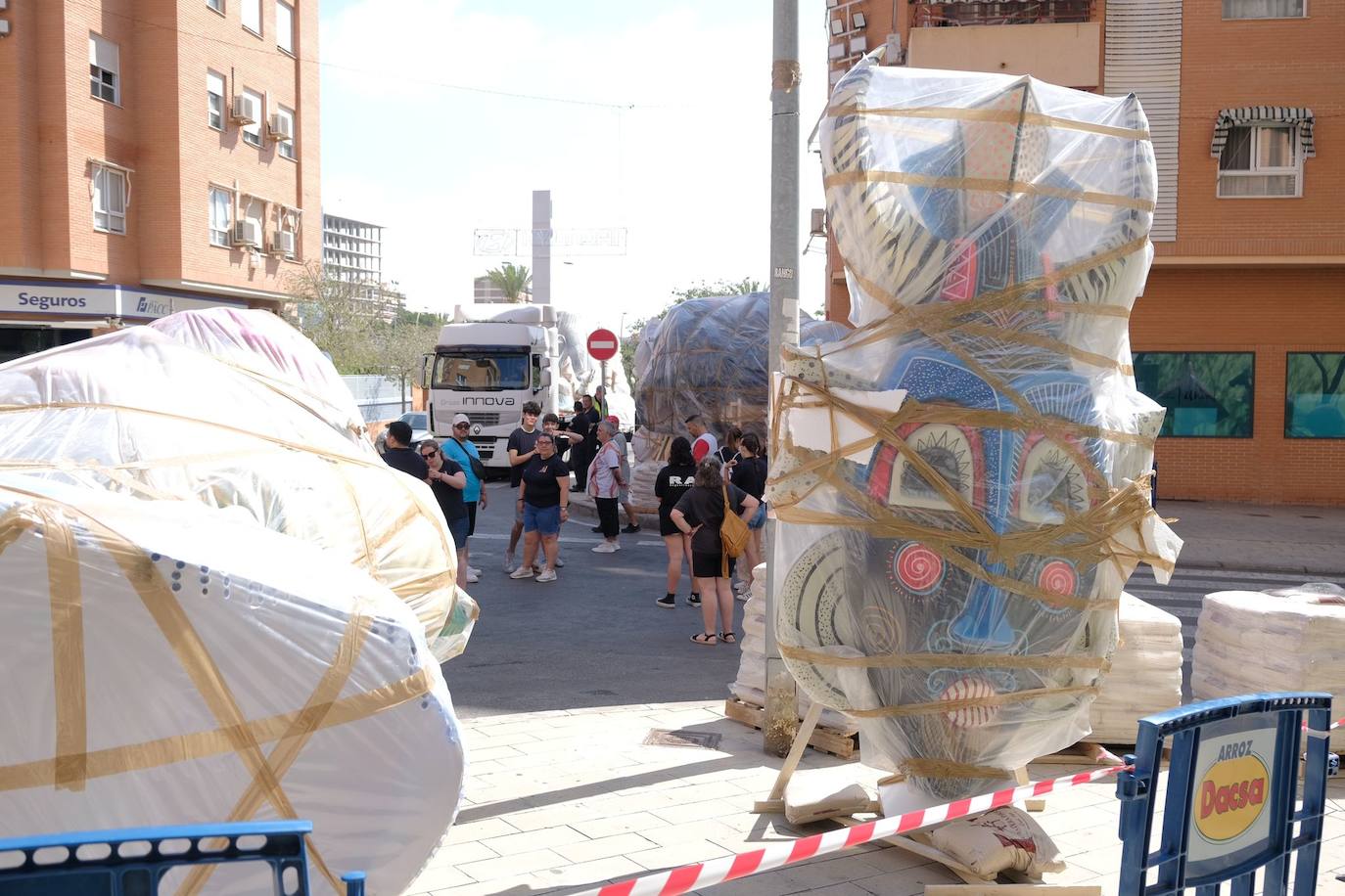 Las Hogueras empiezan a llenar las calles de Alicante