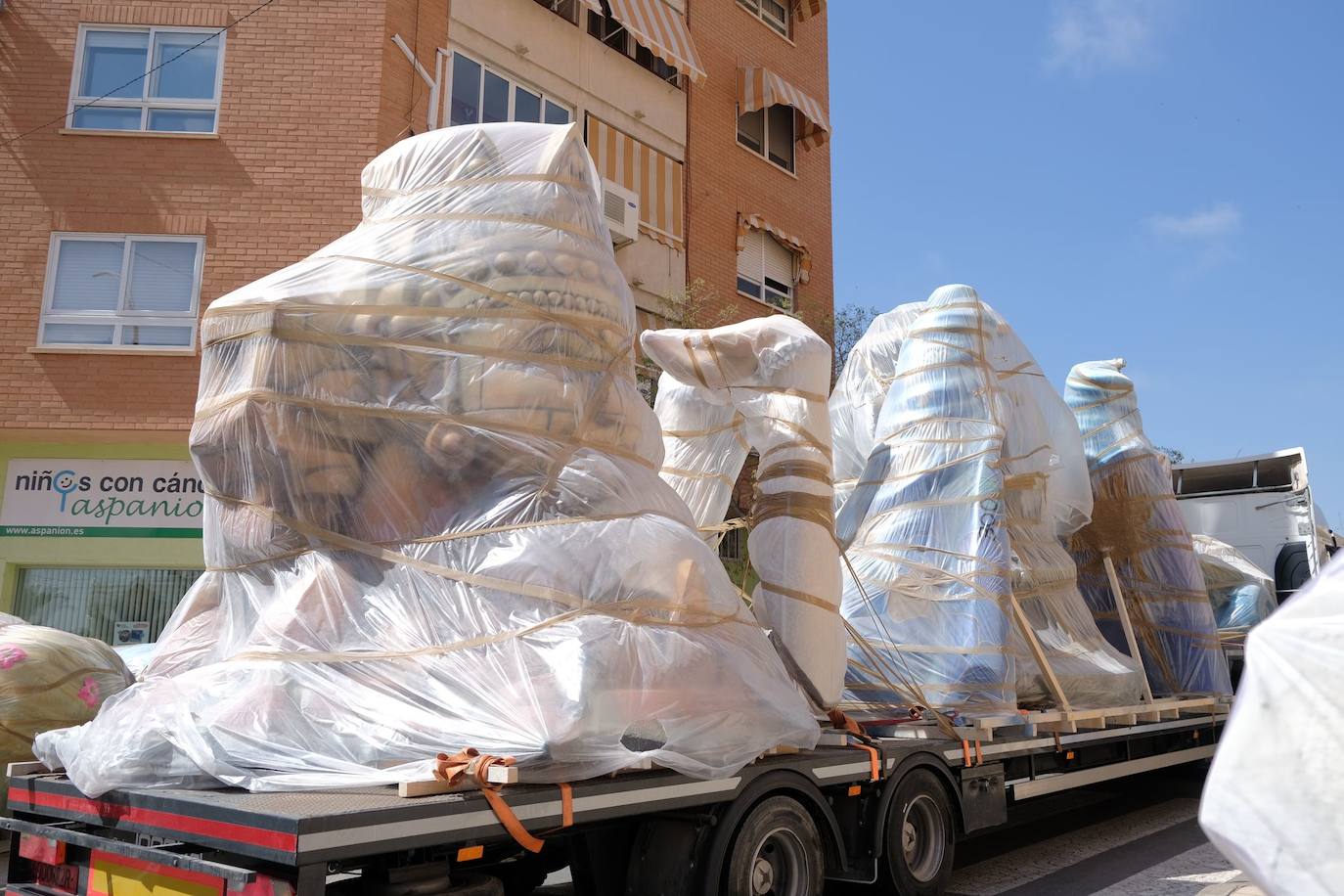 Las Hogueras empiezan a llenar las calles de Alicante