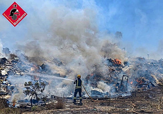 Imagen de los bomberos actuando en la zona el pasado sábado