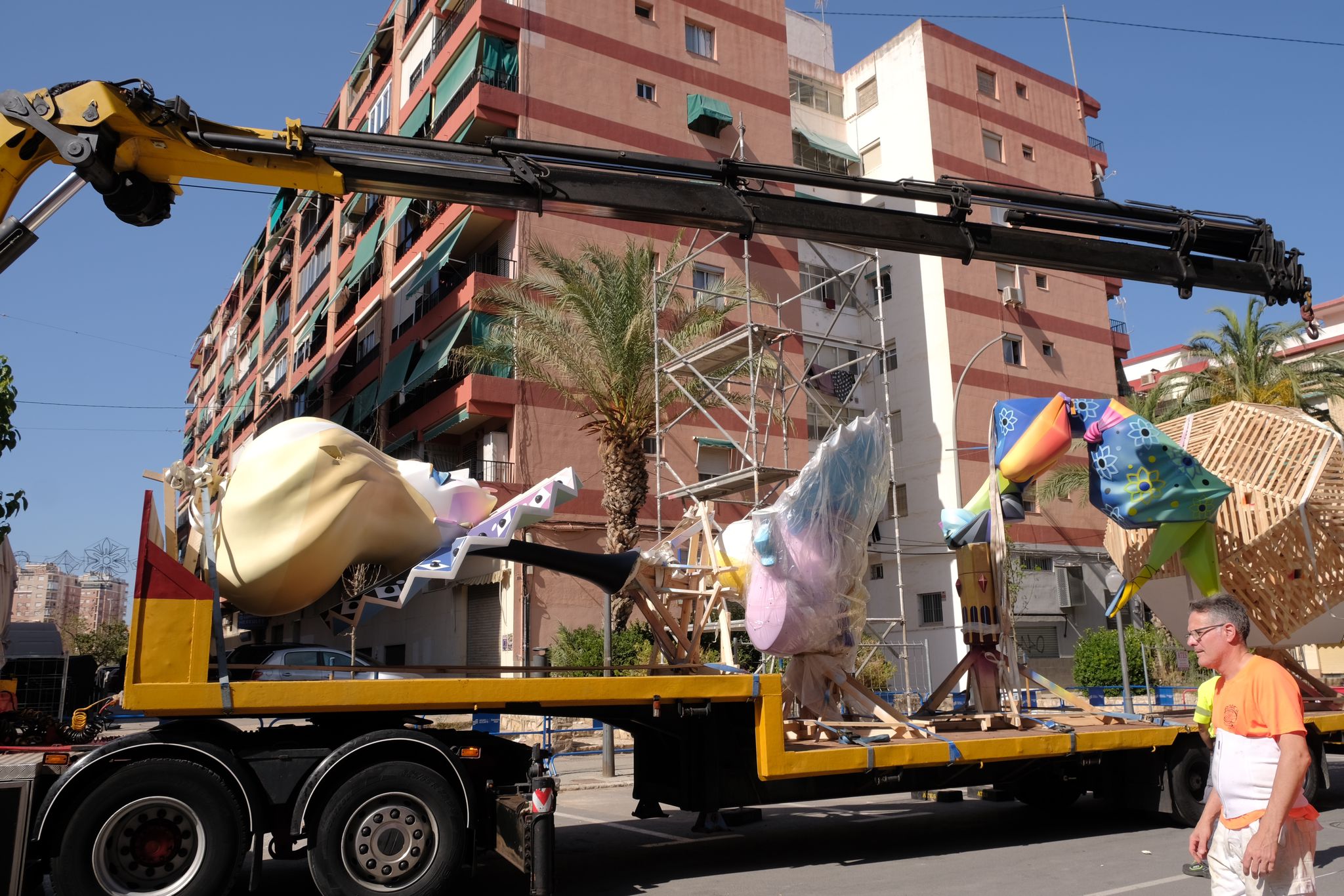 Las Hogueras empiezan a llenar las calles de Alicante