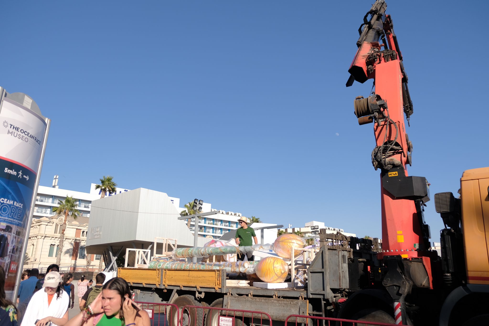 Las Hogueras empiezan a llenar las calles de Alicante