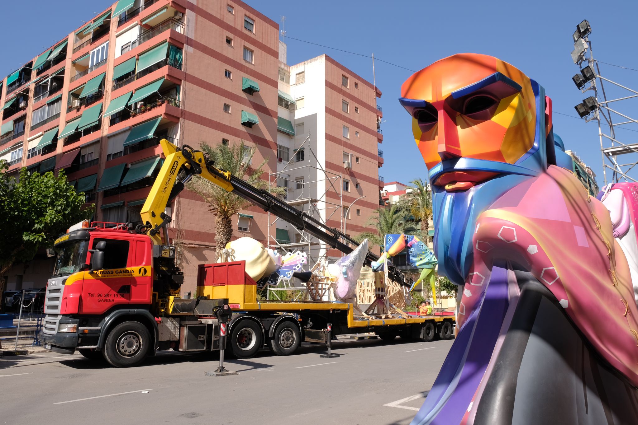 Las Hogueras empiezan a llenar las calles de Alicante