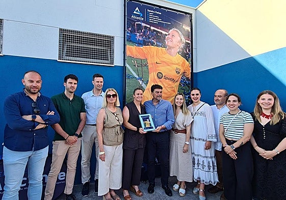 Homenaje a la portera Sandra Paños, a la que han puesto su nombre a un campo de fútbol en Divina Pastora.