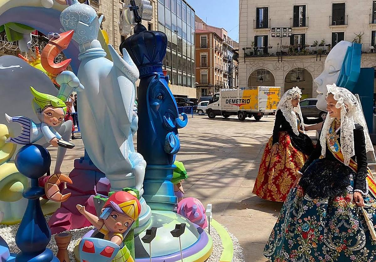 La bellea del foc infantil, Martina Lloret da la primera vuelta a la hoguera oficial infantil 2024.