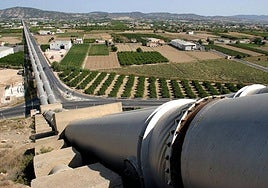 Imagen del acueducto que se realizó para el trasvase del río Tajo al río Segura, cerca de Orihuela.