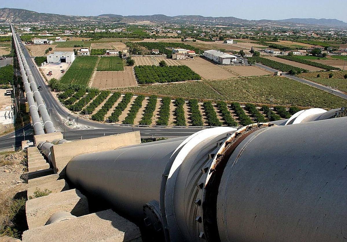 Imagen del acueducto que se realizó para el trasvase del río Tajo al río Segura, cerca de Orihuela.