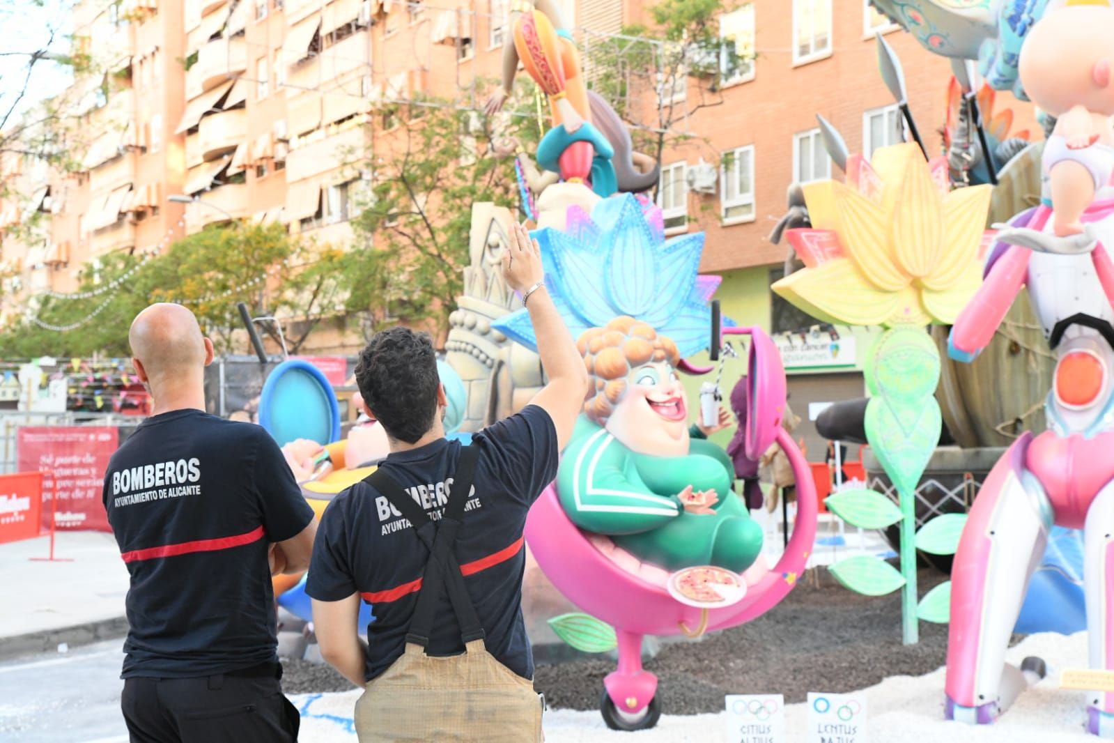 Imagen secundaria 1 - Susto en La Ceràmica que ha obligado a intervenir a los Bomberos