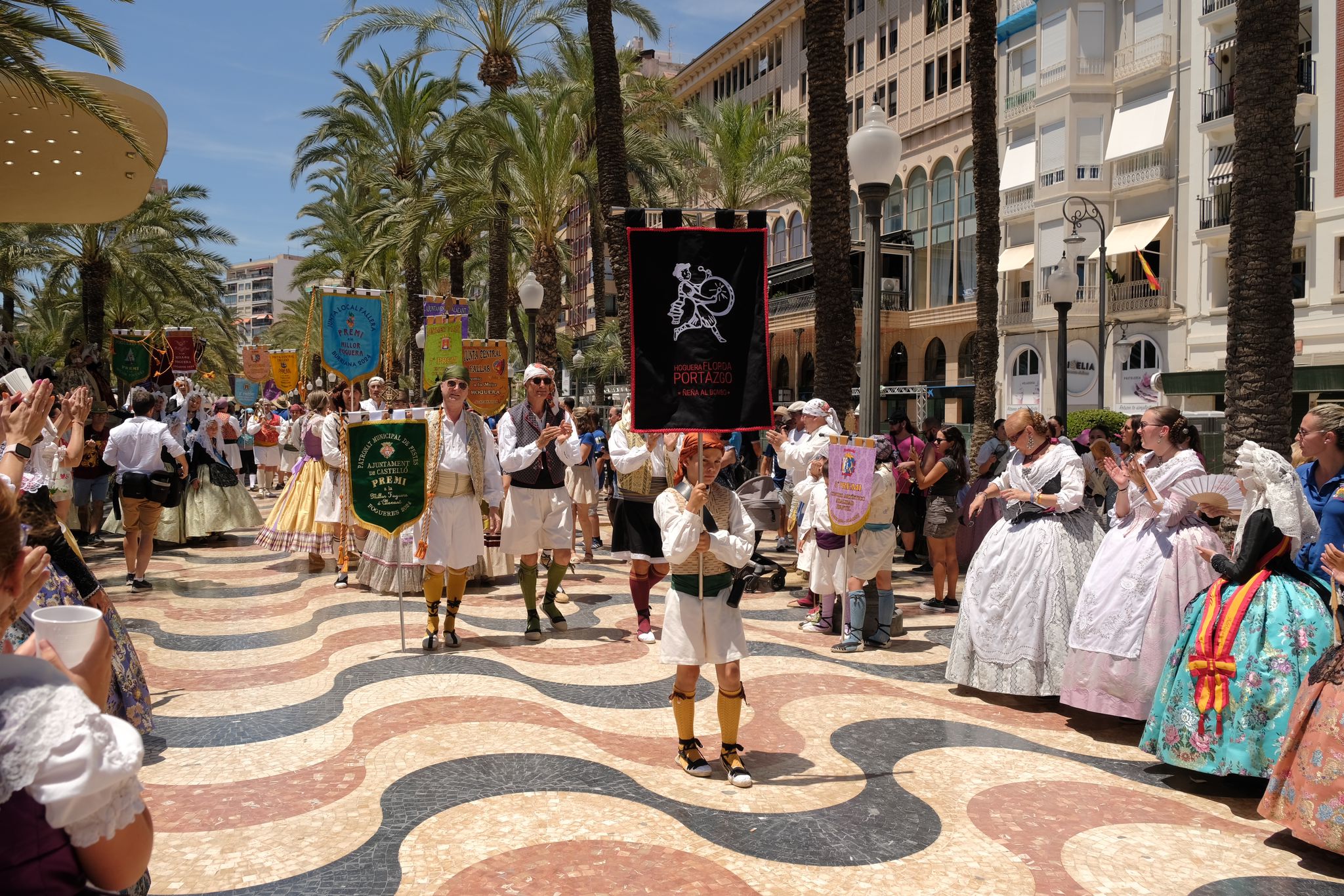 Florida Portazgo luce su primer premio mientras La Ceràmica voltea su banderín