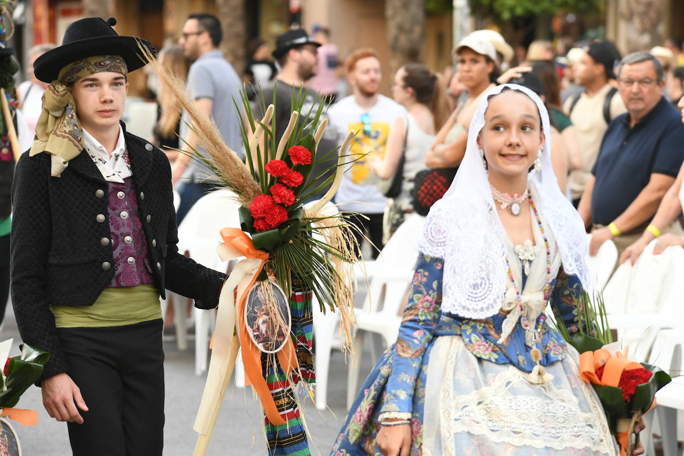 La Virgen del Remedio ya está cubierta de flores