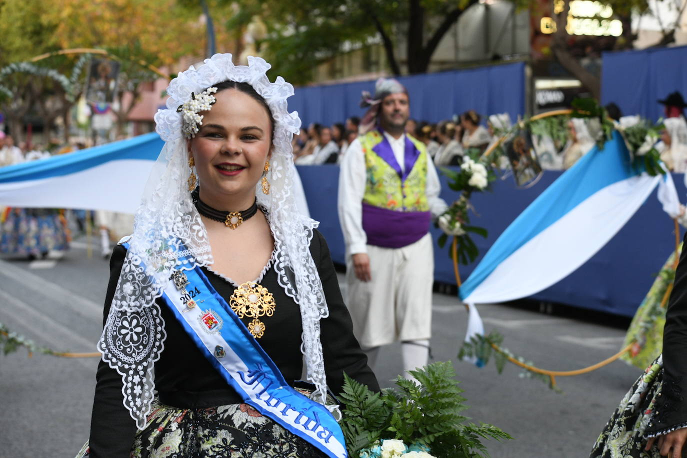 La Virgen del Remedio ya está cubierta de flores