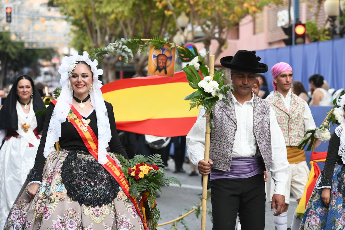 La Virgen del Remedio ya está cubierta de flores