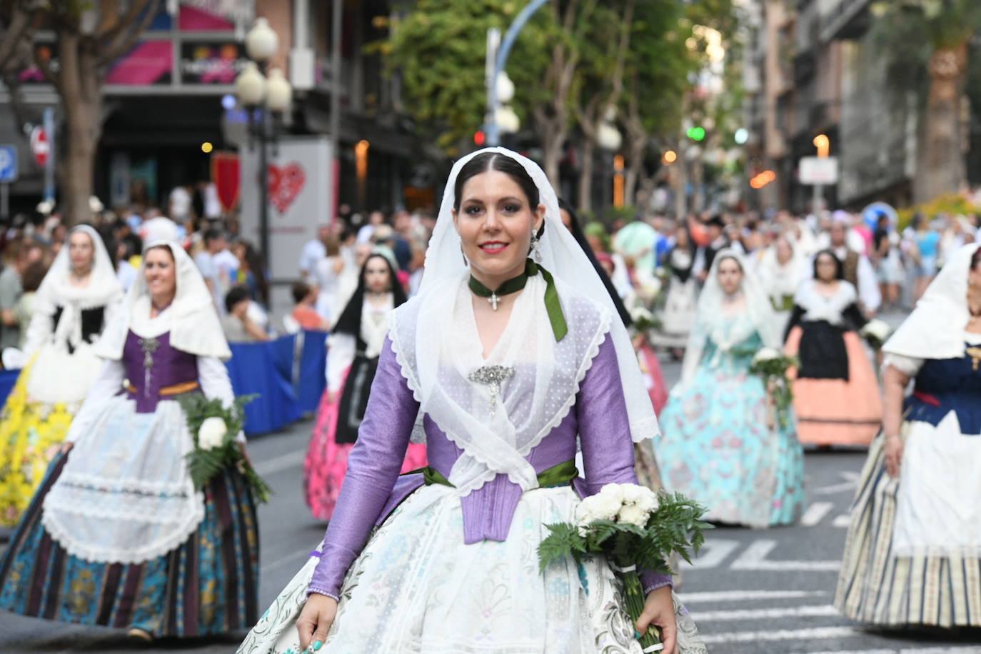 La Virgen del Remedio ya está cubierta de flores