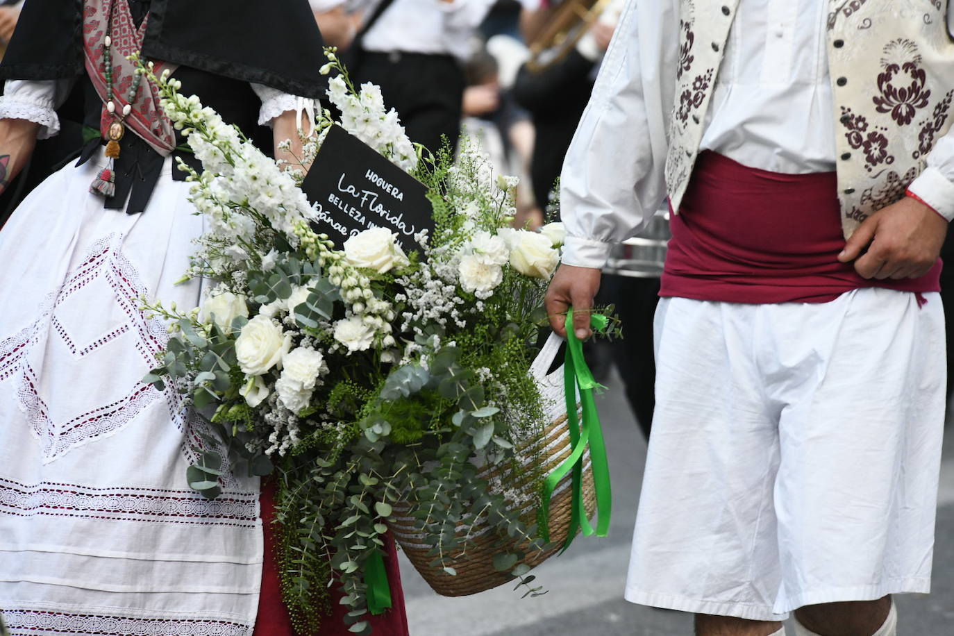 La Virgen del Remedio ya está cubierta de flores