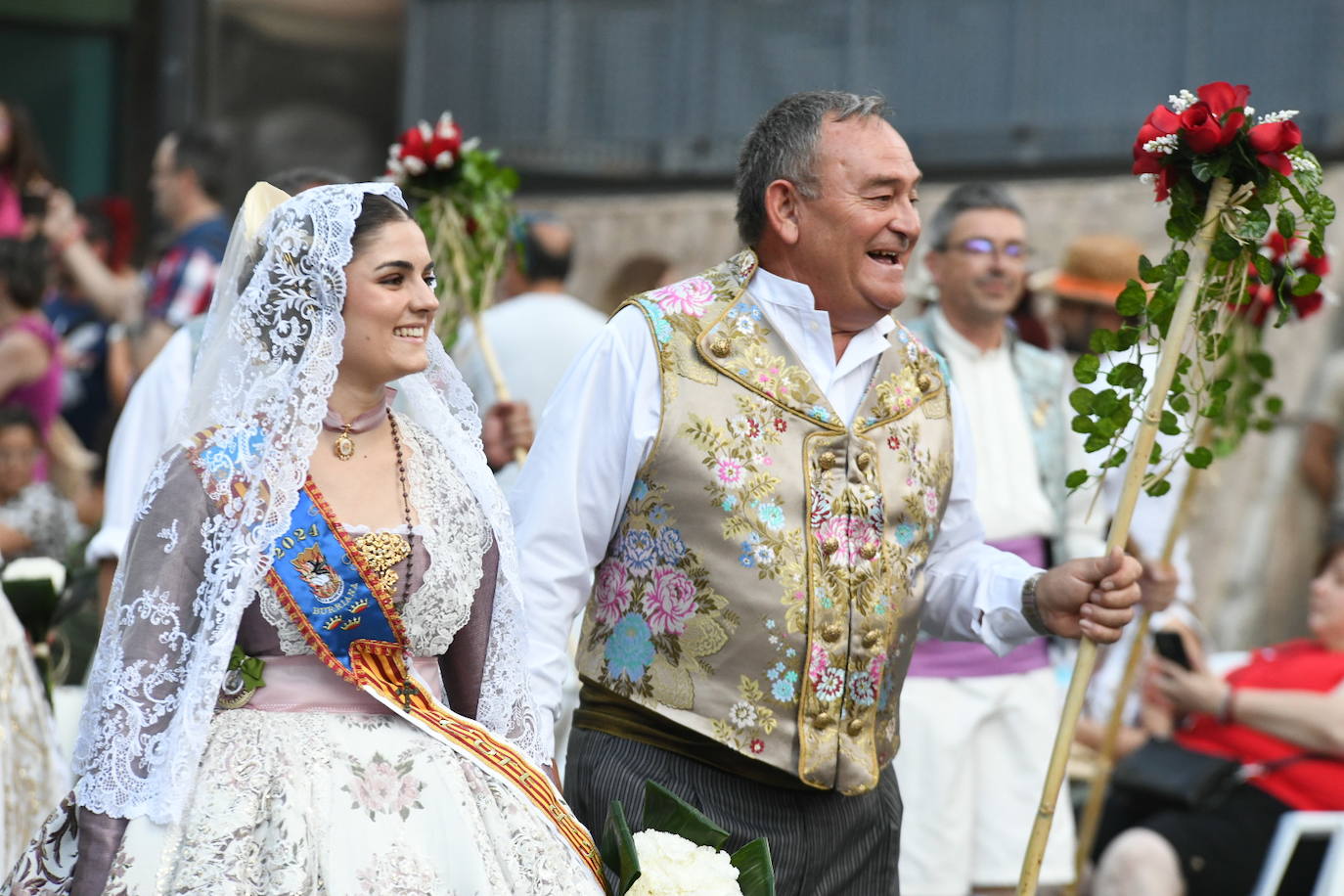 La Virgen del Remedio ya está cubierta de flores