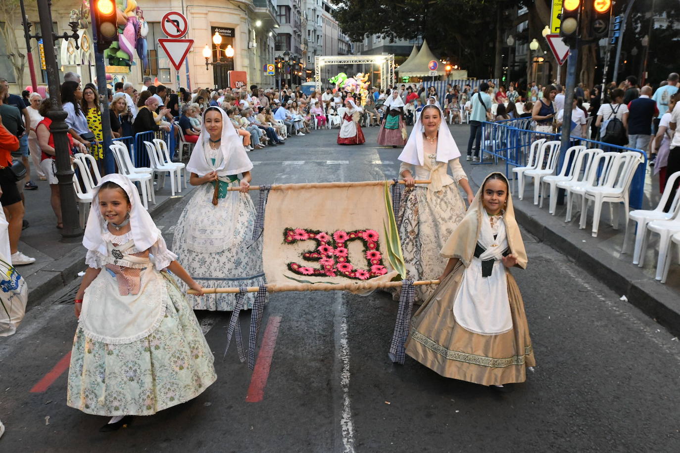 La Virgen del Remedio ya está cubierta de flores