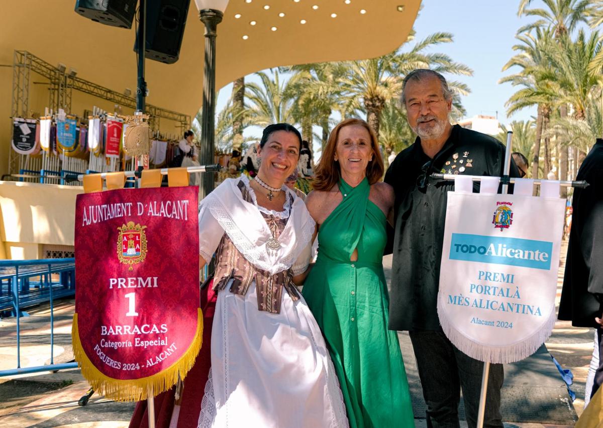 Imagen secundaria 1 - Els Chuanos recogen el banderín a la portalada más alicantina de TodoAlicante.