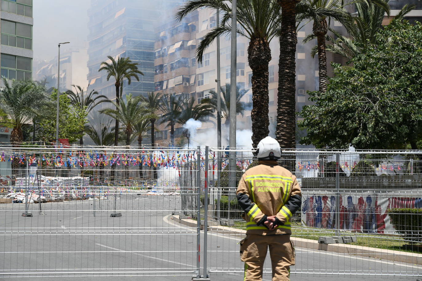 La espectácular mascletà del 23 de junio, foto a foto