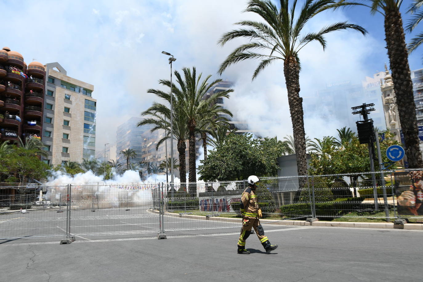 La espectácular mascletà del 23 de junio, foto a foto