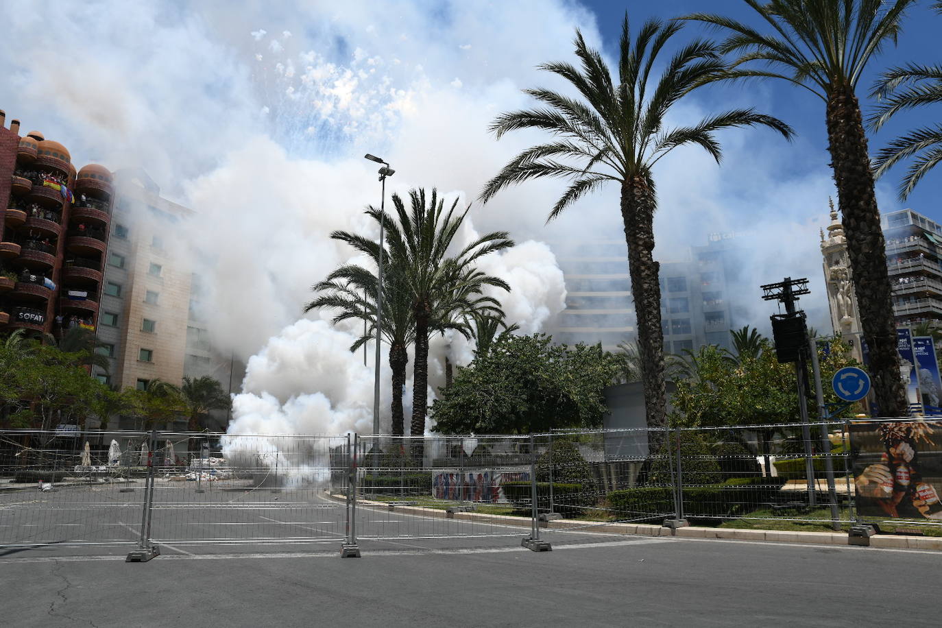 La espectácular mascletà del 23 de junio, foto a foto