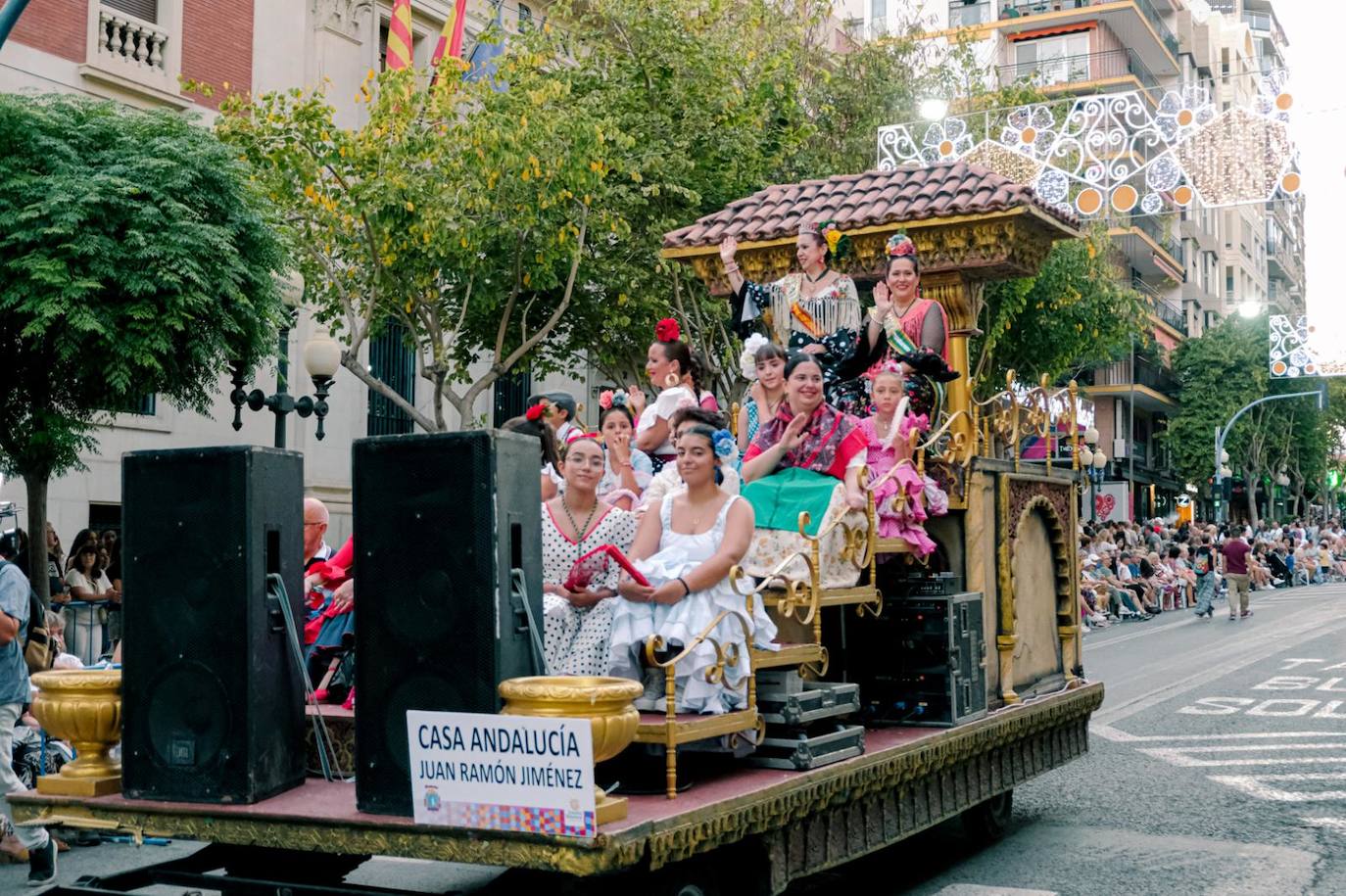 El mundo se une en torno a las Hogueras de Alicante