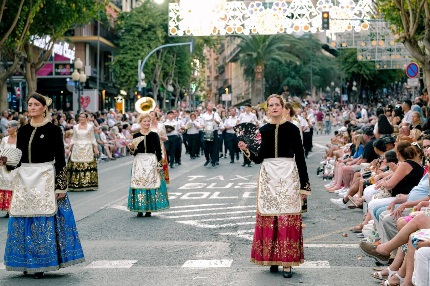 El mundo se une en torno a las Hogueras de Alicante