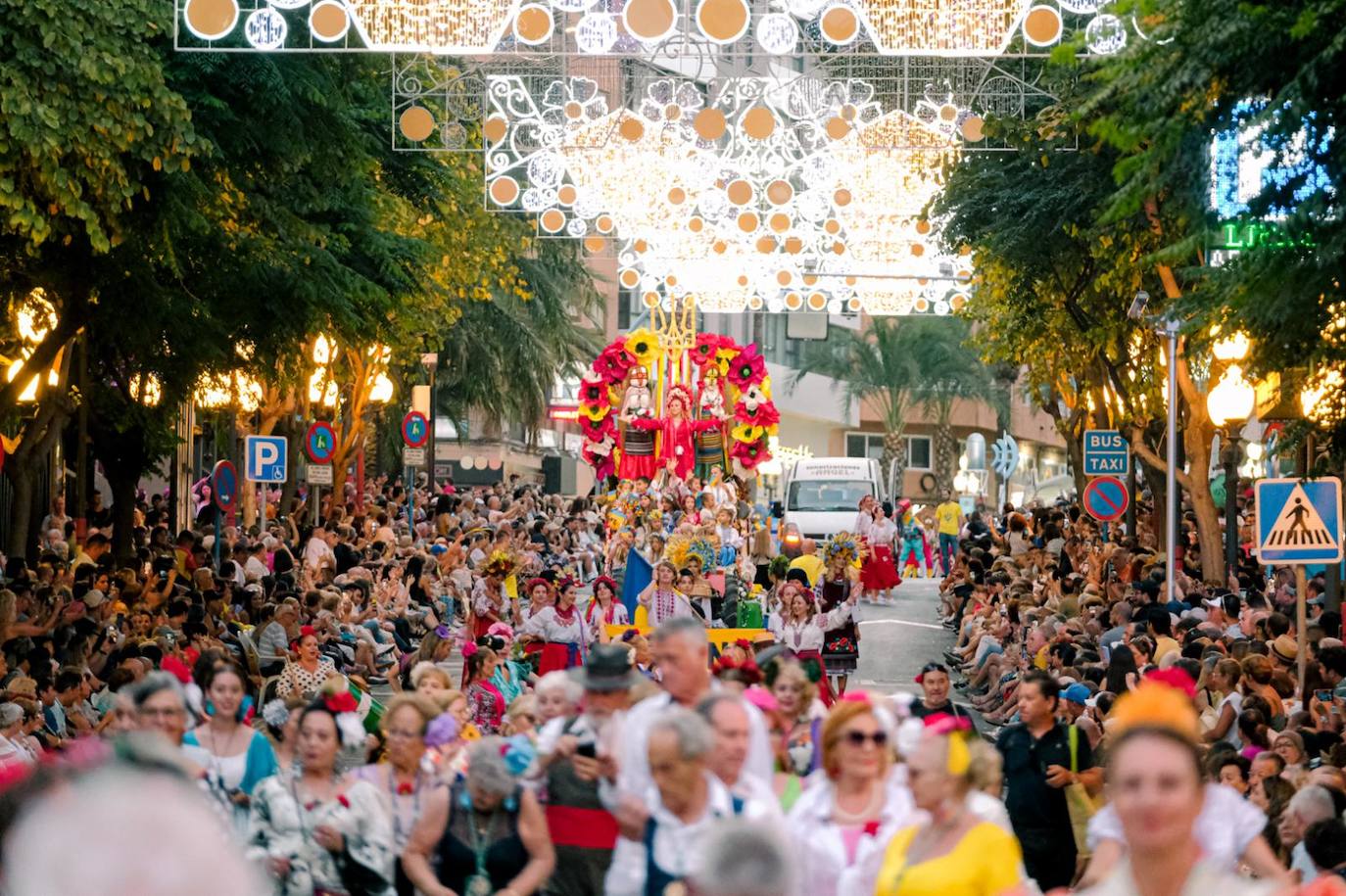 El mundo se une en torno a las Hogueras de Alicante