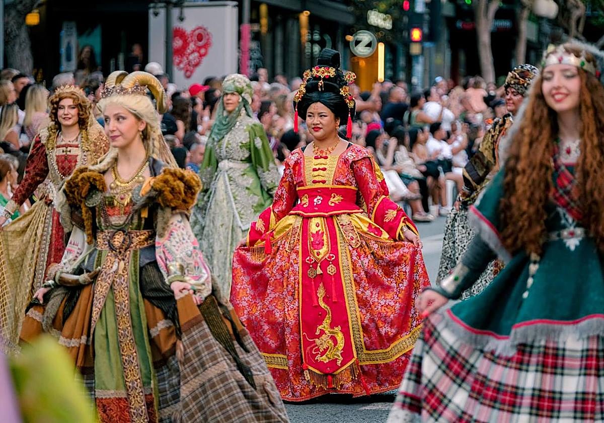 El mundo se une en torno a las Hogueras de Alicante