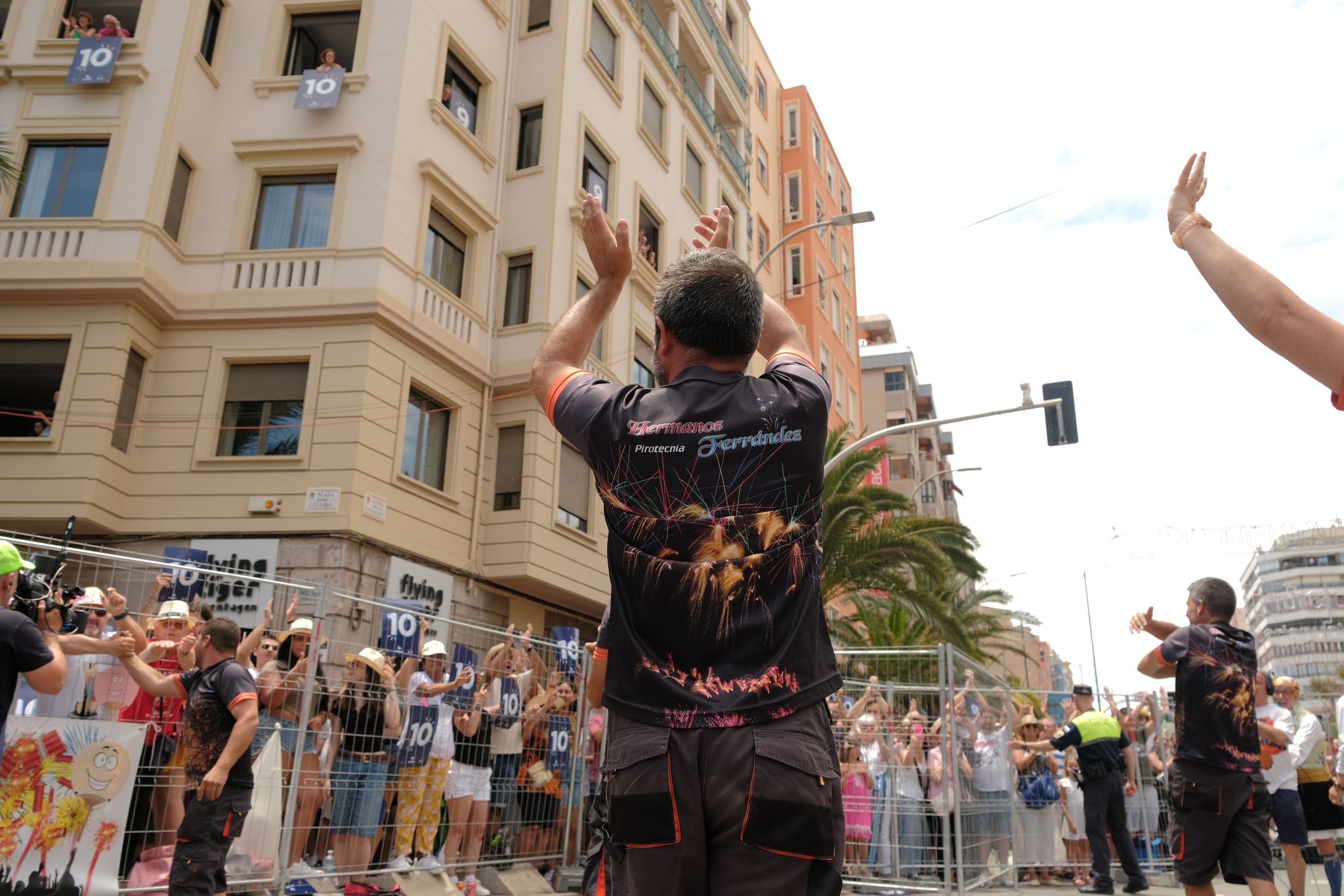 Así ha sido foto a foto la mascletà del 24 de junio