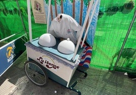Decapitan el ninot de carrer de Sèneca-Autobusos.
