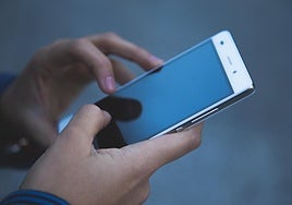 El 5G permite alcanzar altas velocidades y baja latencia en la experiencia móvil.