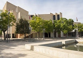 Fuente de la plaza de Europa en la Facultad de Derecho de la UA.