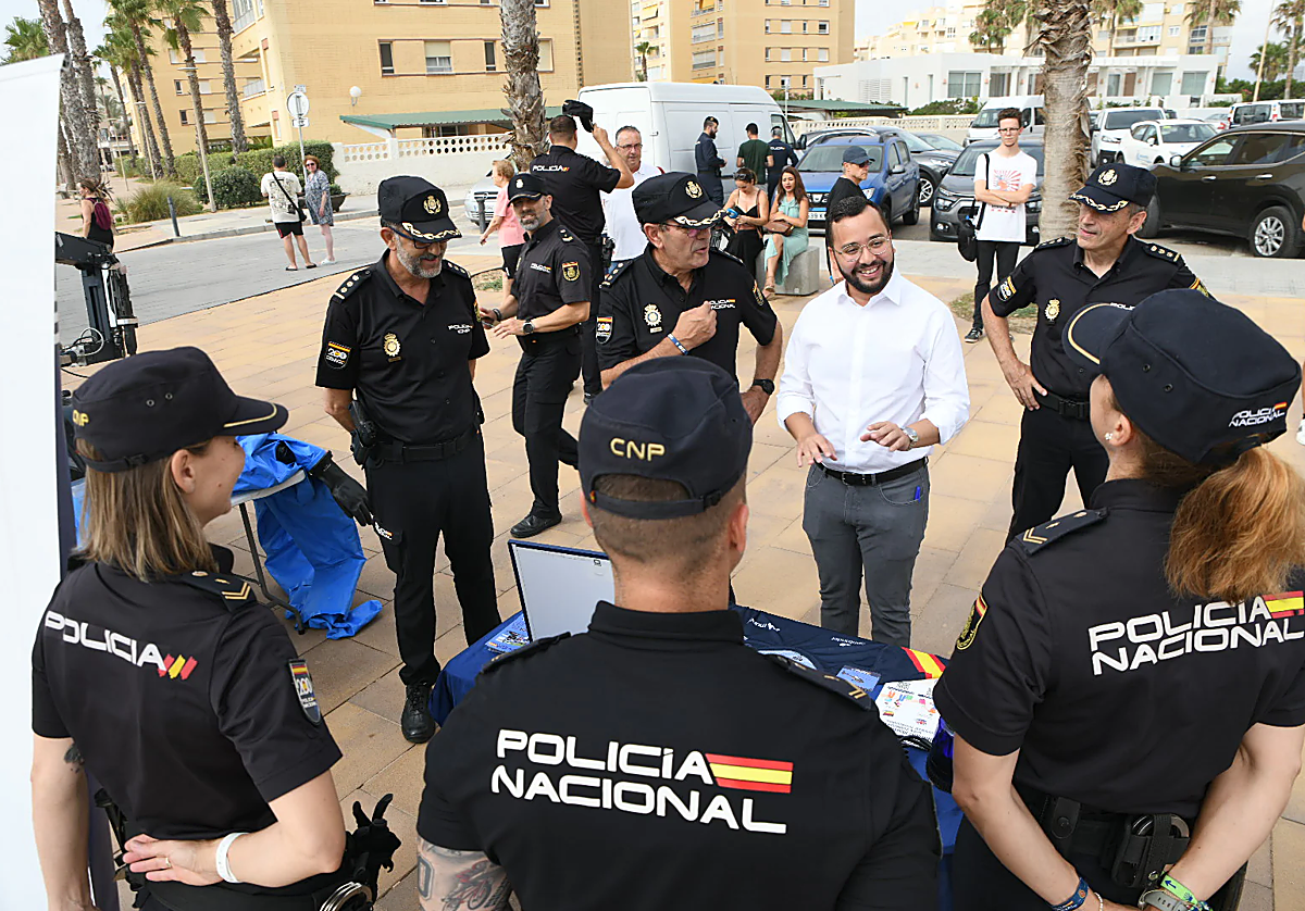 Autoridades y policías en la presentación de la 'Operación Verano 2024'.