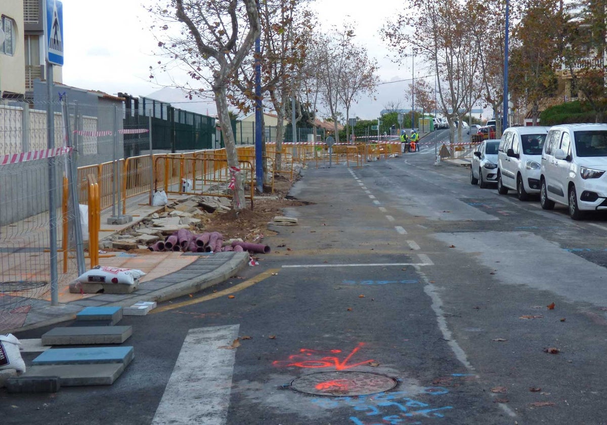Imagen de la calle afectada por la paralización de los trabajos
