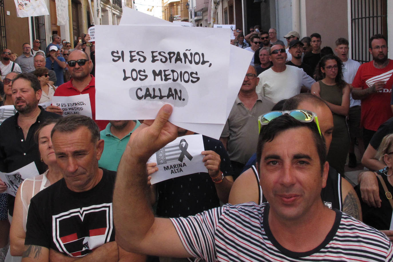 Manifestación de repulsa en Gata de Gorgos por el asesinato de David Lledó