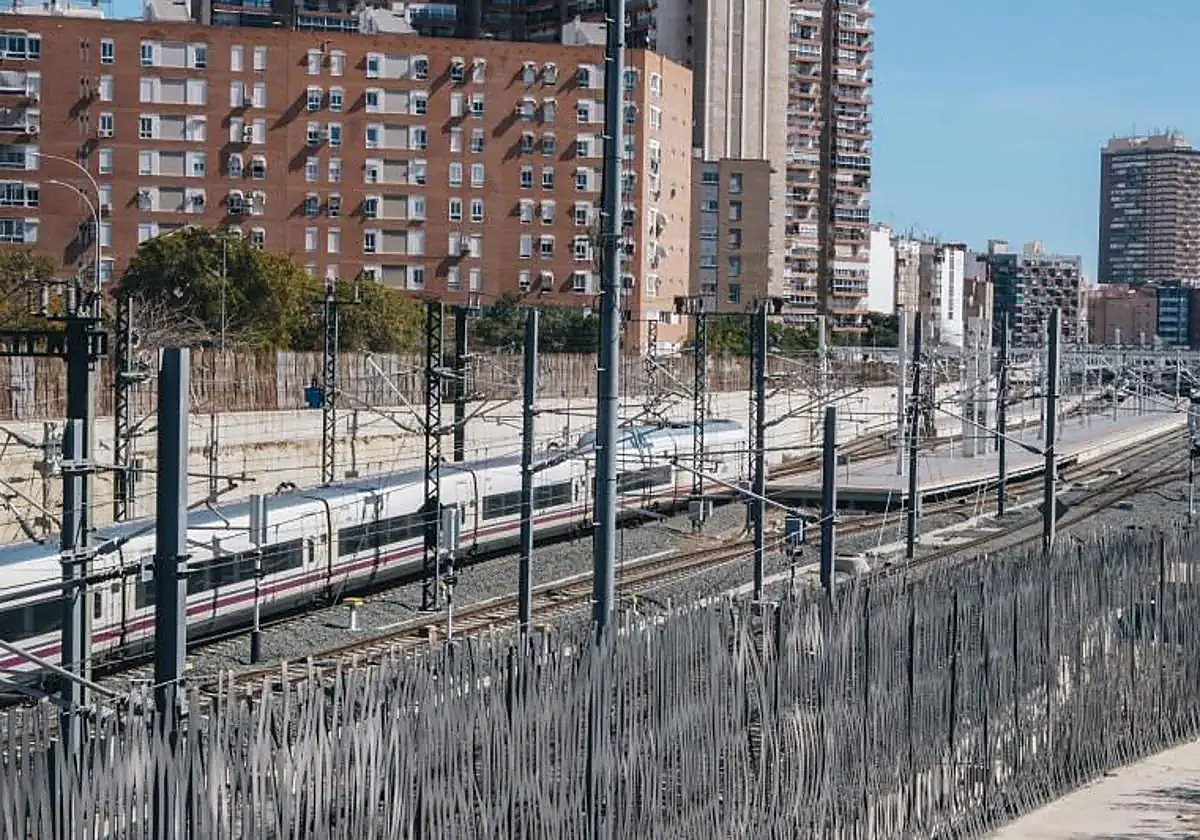 Vías ferroviarias a la entrada de Alicante.