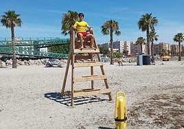 El socorrista en la nueva playa de Alicante San Gabriel-Benalúa.