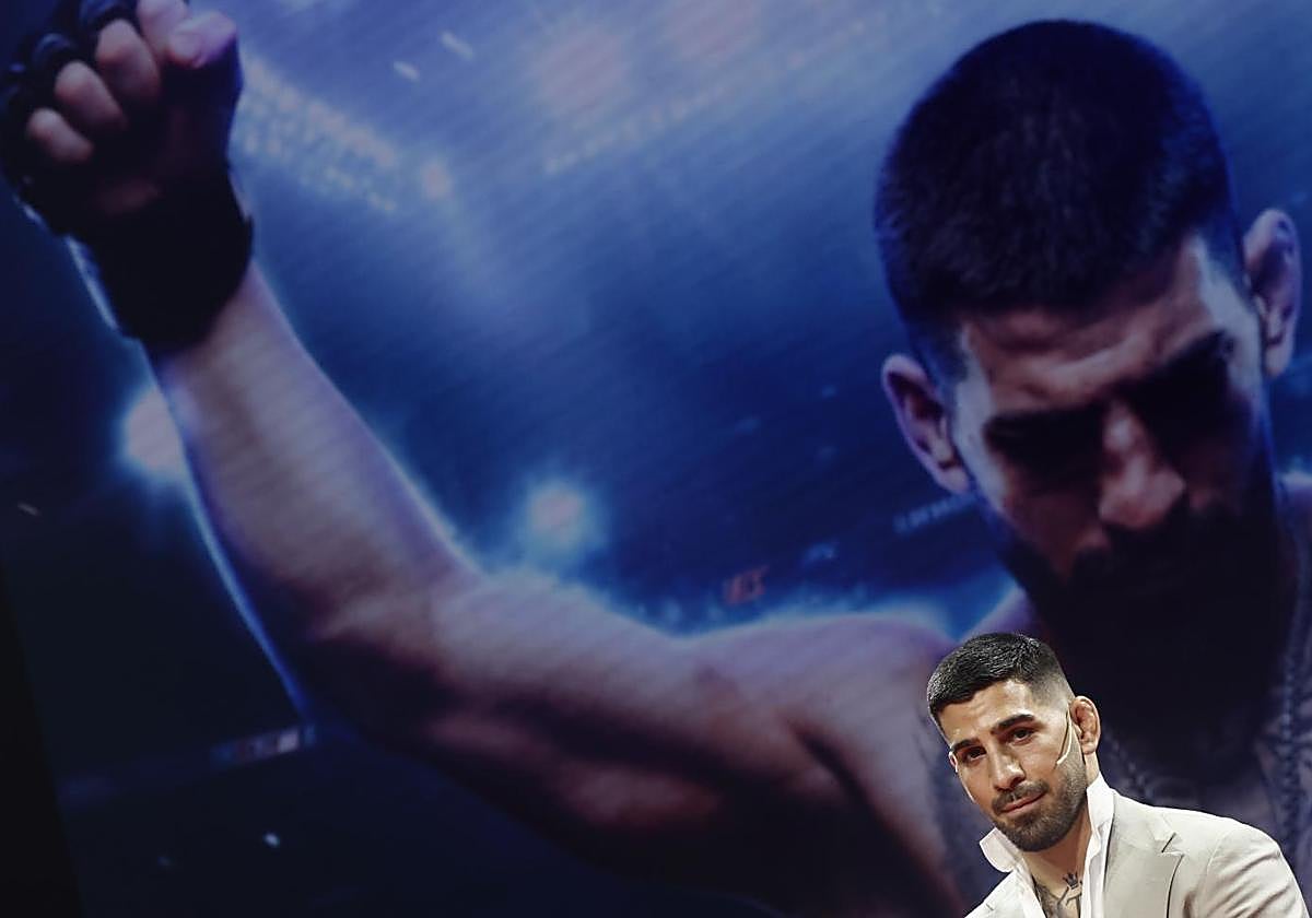 El peleador de artes marciales mixtas Ilia Topuria posa durante la presentación de la película 'Topuria: Matador', este miércoles en Madrid.