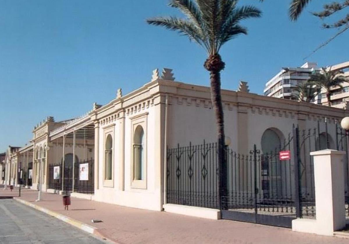 Sala de exposiciones de la Lonja del Pescado de Alicante.