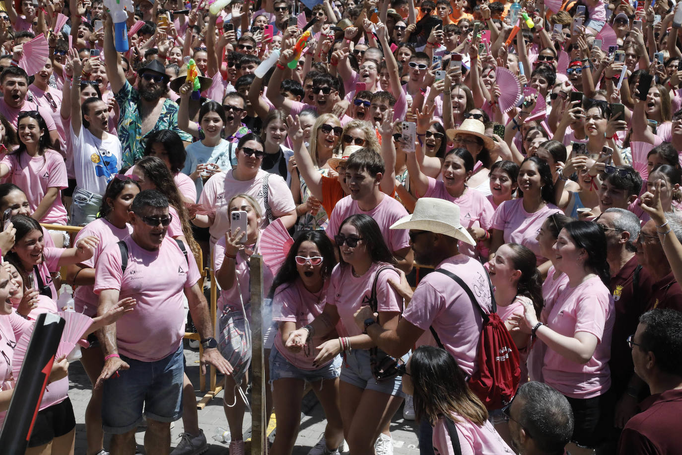 El chupinazo abre la Festa Major de Dénia