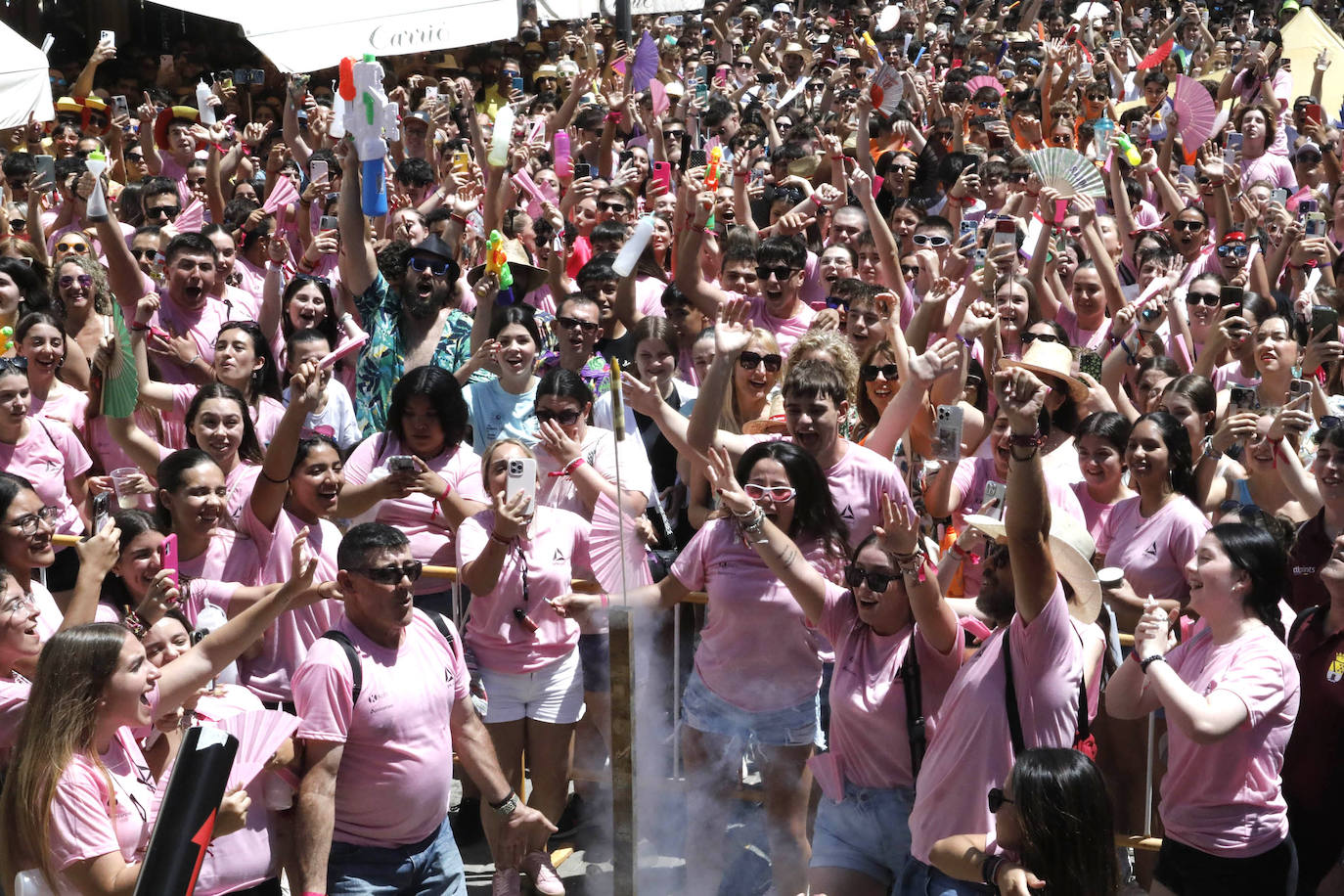 El chupinazo abre la Festa Major de Dénia
