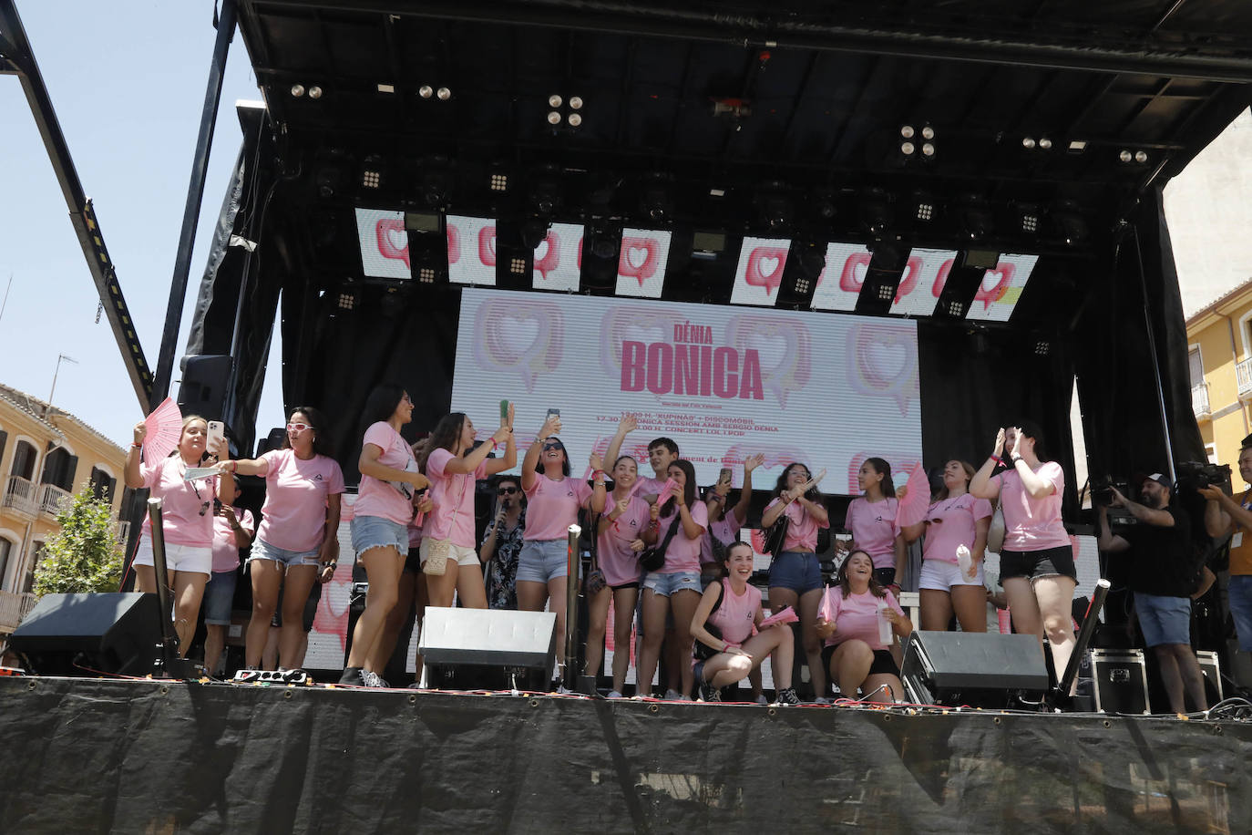 El chupinazo abre la Festa Major de Dénia