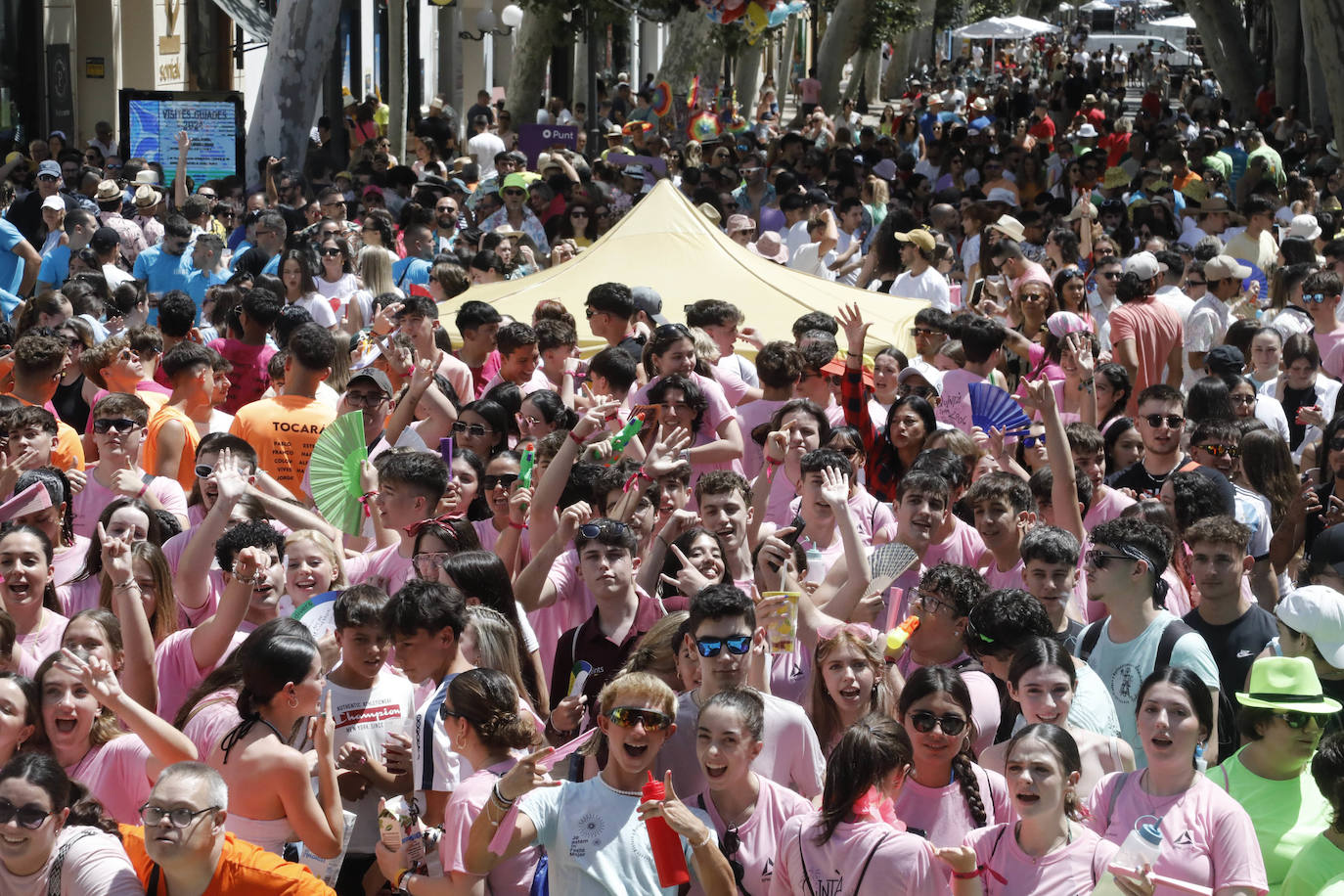 El chupinazo abre la Festa Major de Dénia