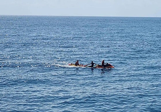 Momento del rescate de los jóvenes.