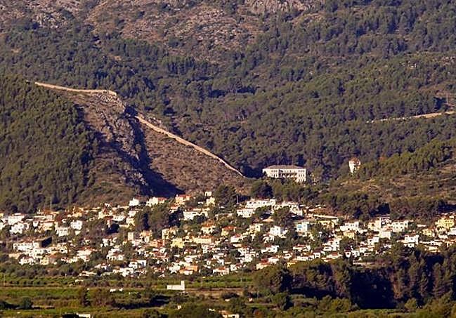 Las murallas aún delimitan los terrenos que ocupa el Sanatorio de Fontilles.